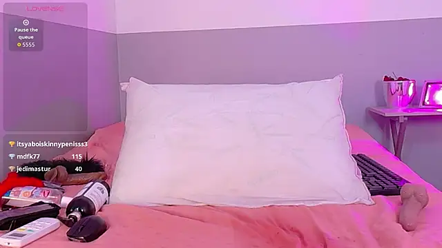 curvybuffgirllll webcam