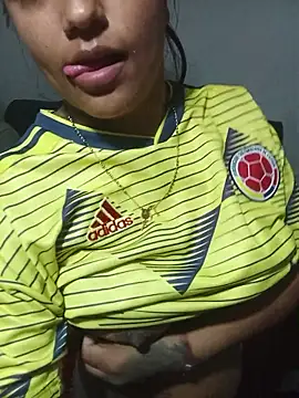 wet_naughty_girl webcam