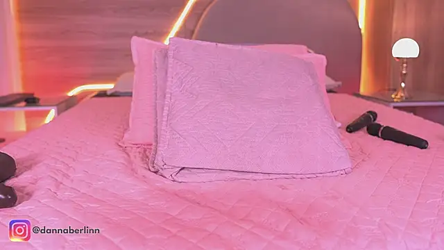 danna_berlin_'s Stripchat show and profile