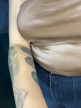 Antonella_Julieta webcam