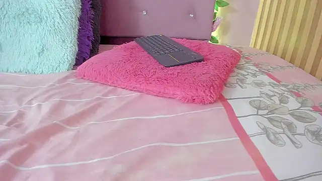 lovely__kiss__ webcam