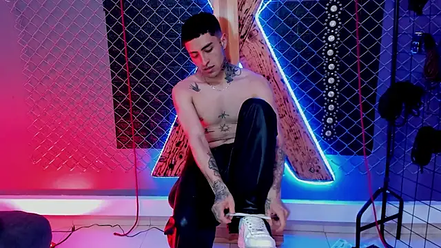 dena_bdsm (Ask my age) - 10 clamps on the tits