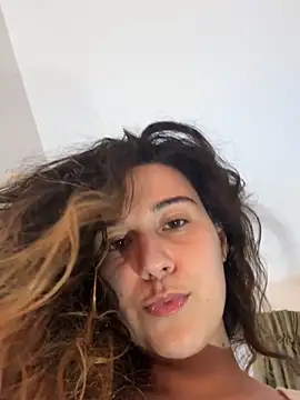 joanaguerreiru (F young) - Hey 😬