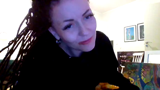 shyhornymommy webcam