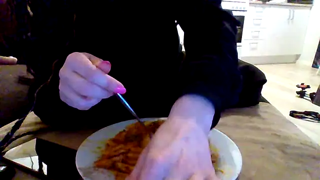 shyhornymommy webcam