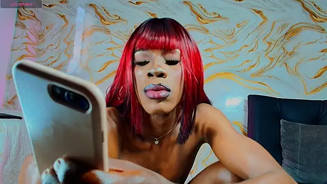 EbonyHansNight webcam