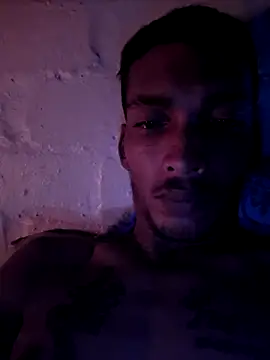 NaughtyGuy0071 webcam