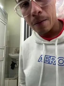 tavohot_ (M young) - Show ASS on optician Risky