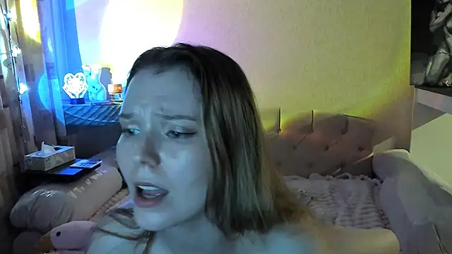 vivian_davis (F young) - hands bra