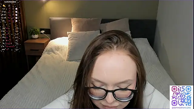 IvyHornyCore webcam