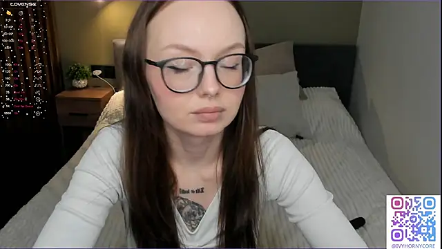 ivyhornycore (F young) - doggy style and slap ass