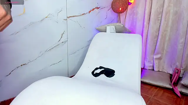 AmazingOrgasm webcam