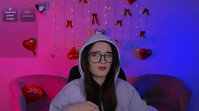 liana_kisses (F teen) - show tits♥