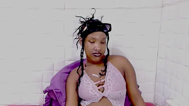 EroticSexyPrada webcam