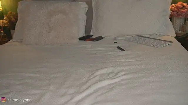 Alyonaqueen_ live sex cam