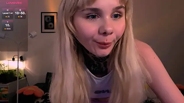 britney_lynch (F teen) - fingers in pussy