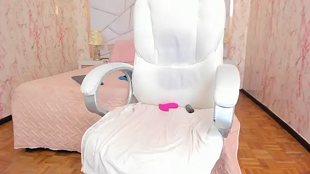 Emily_Whinfre webcam