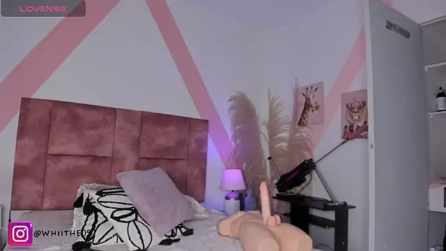 isabella_whiithe webcam