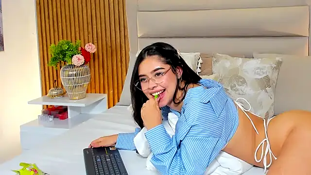 CristalMayson webcam