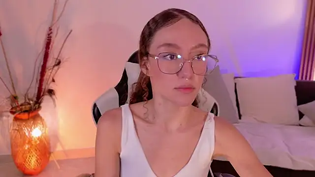 ChloeMoreti live sex cam