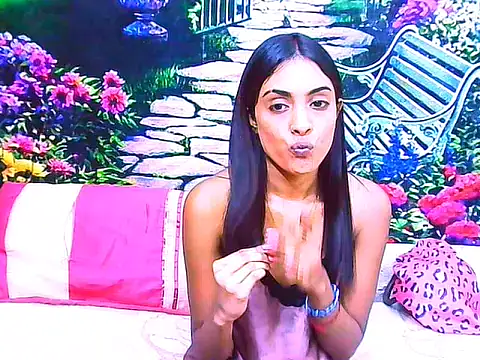 IndianPretty14u2Luv webcam