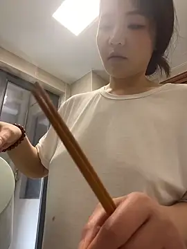 美女lucyxiaolulu在线直播