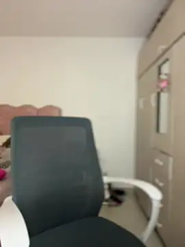 emmily_19 (F young) - NAKED AND BIGGG SQUIRT