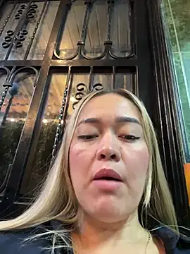 danielavegax (G young) - 2 GIRLS PUT A FINGER IN HER HARD ASS