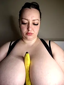 amyra_hot (F young) - The last person gets 2 hot videos