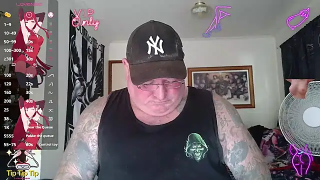 kinkyblueyes69 (M mature) - GET NAKED