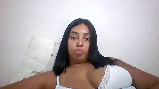 nandinha777 (F young) - banho+ dançar + dildo e plug