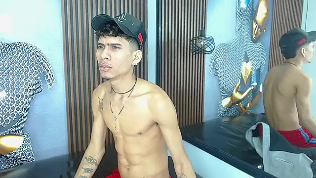 Skinny_cute_Alyer webcam