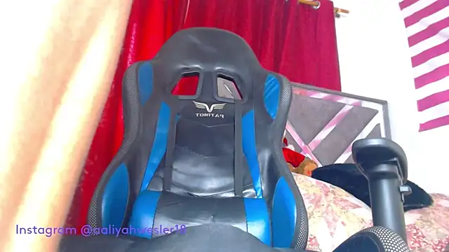 AaliyahWeslerxxx webcam