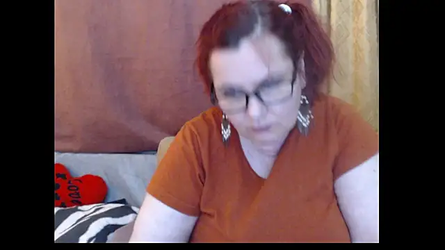 PlayfullMature webcam