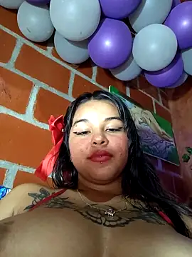 KattalellaGomez webcam