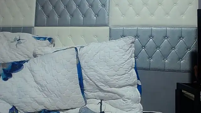 SEXYBUSTYEBONYXX webcam