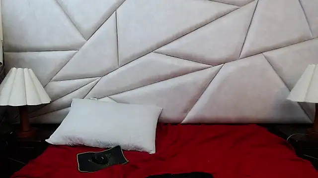 Nyx_and_Arian webcam