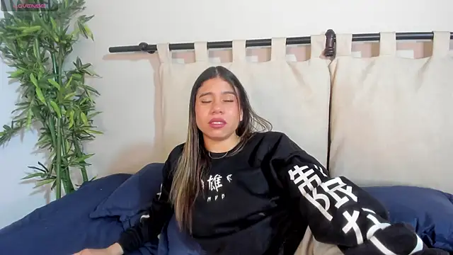 Rachell_criss webcam