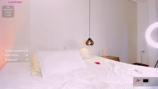 REINA_ADAHARA webcam