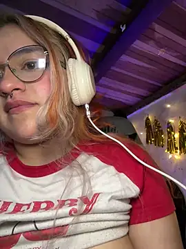 Sophia_Weest99 webcam