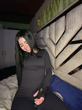 Laura-Khalifa webcam