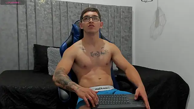 Calvin_Hunter webcam