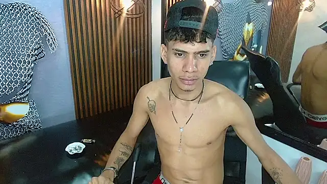 Skinny_cute_Alyer webcam