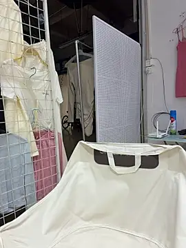  Selenaaaaa- chat room