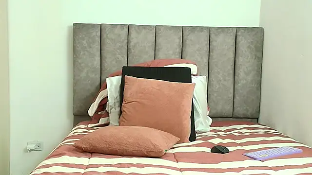 karina_lewis_ webcam