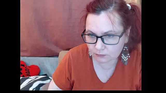 PlayfullMature webcam