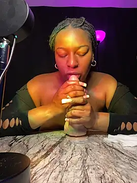 GirthGoddessCoco webcam