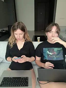 Nura_n_Sarah webcam