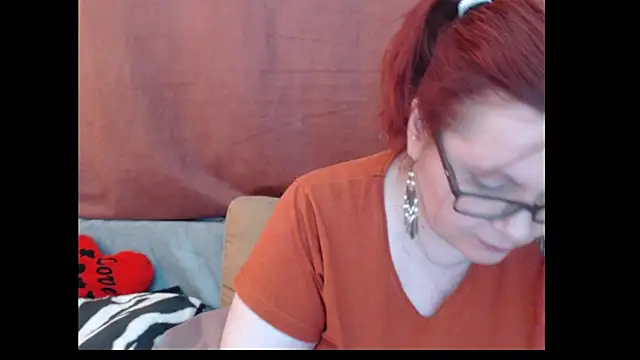 PlayfullMature webcam