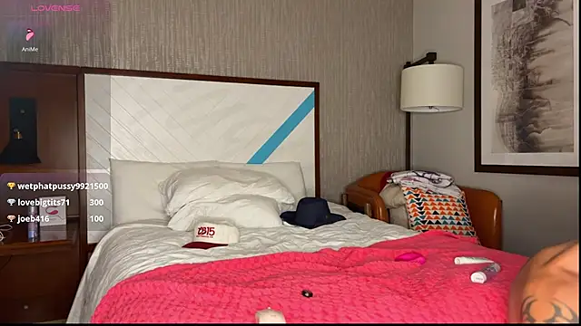 Lilmissbigguy's live cam